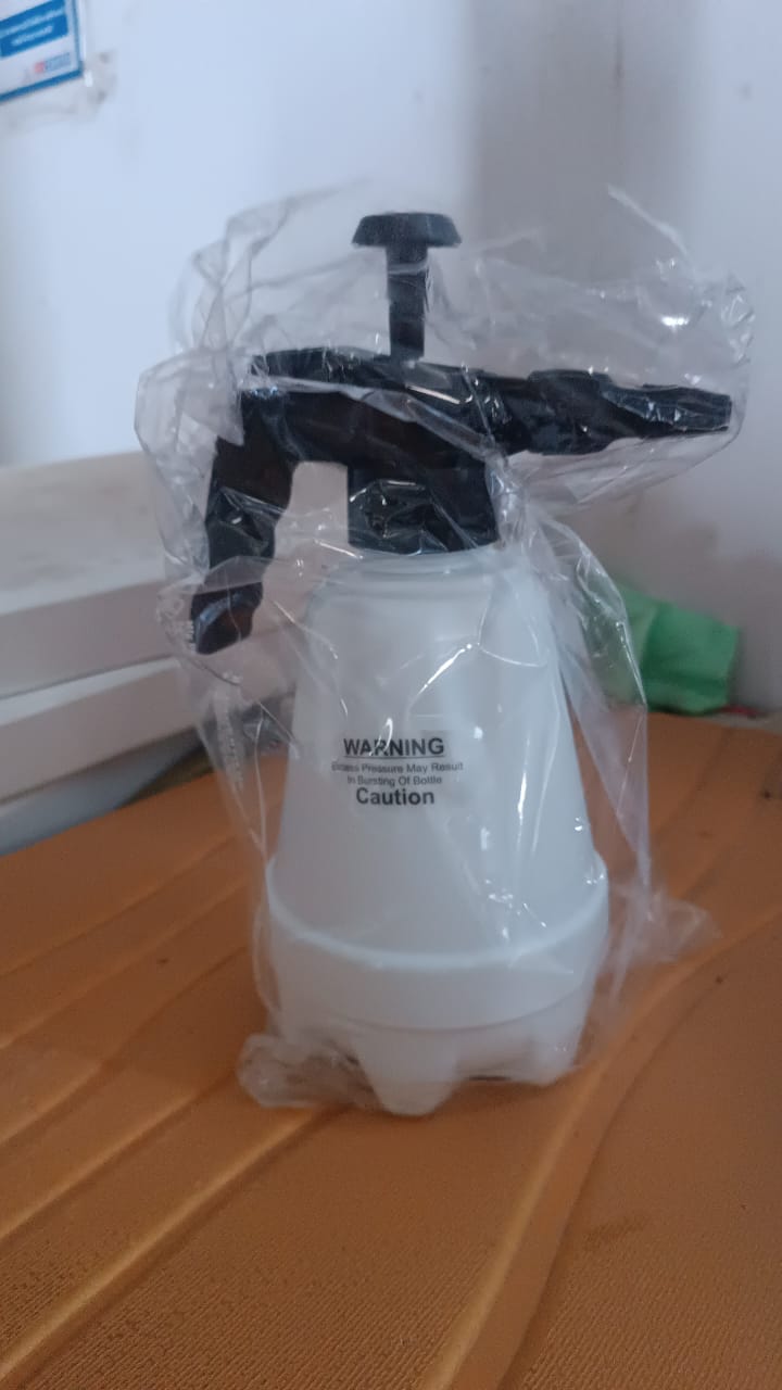 Heavy-duty Plastic Pressure Spray Bottle (1.5 L)