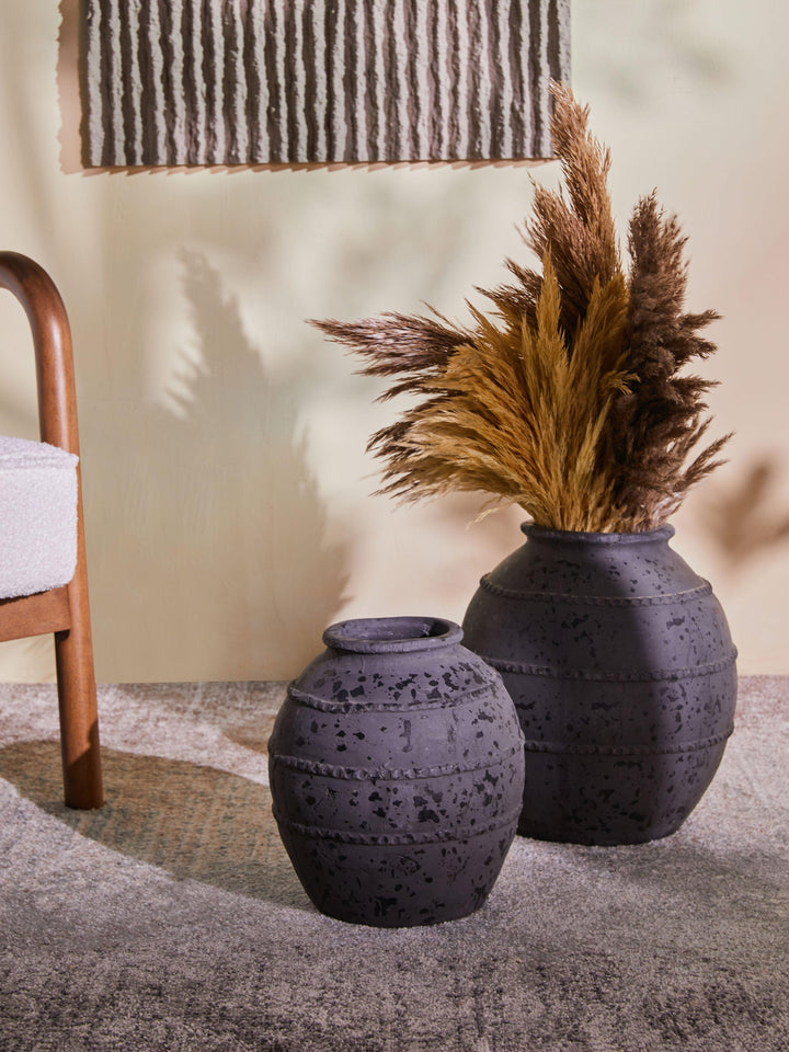 Whisper Place Henry Matka Black Vase